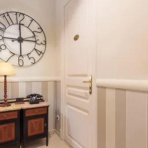 https://hostal-oliva.topbarcelonahotels.com